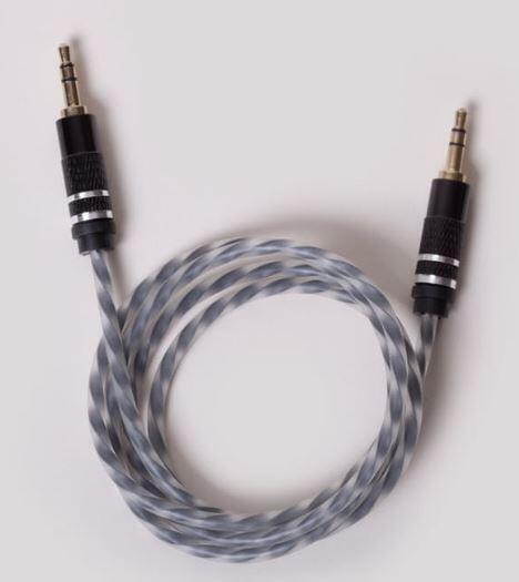 Aux cable glow in the dark black