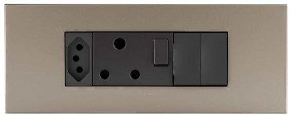 Embedded Multiplug 6 Module S Cluster LEGRAND Champagne