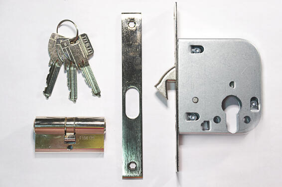 Mcm hook lock 50mm nickel l&b