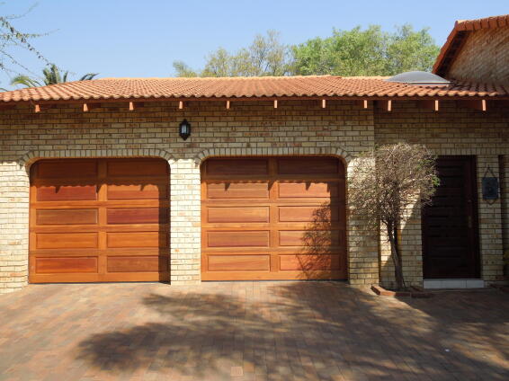 Garage door single wooden 10P