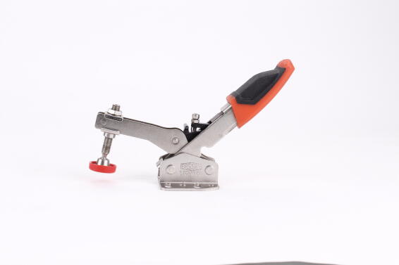 Vertical toggle clamp with open arm