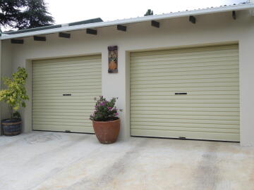 1P Rollup Garage Door 245 White/Beige