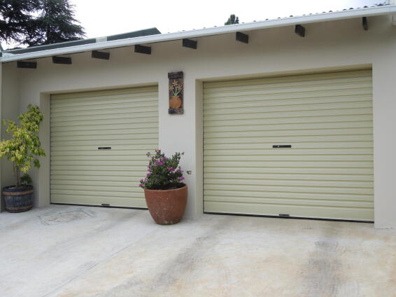 Garage door roll up 255 white/beige