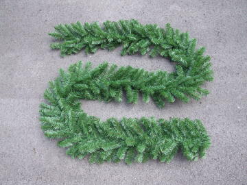 CANADIAN GARLAND 9FT X 10IN X 240 TIPS