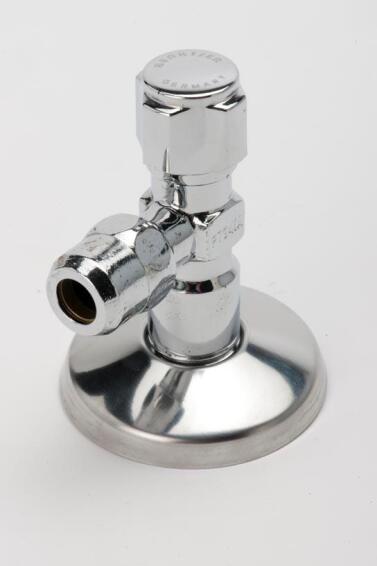 Quadro - angle valve with ceramic head and rosette