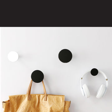 Round hooks set of 4 black and white 