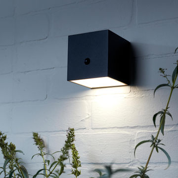 SOLAR WAL LAMP PIR 450LM CW ALU BLK INSP