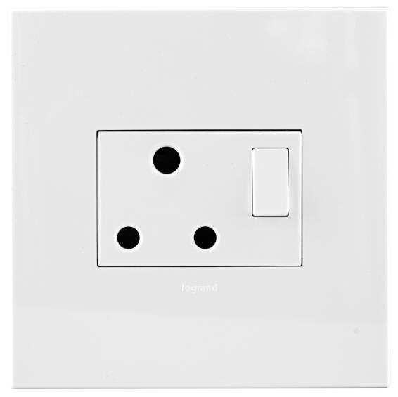 Socket arteor LEGRAND 1x3 pin 4x4 white